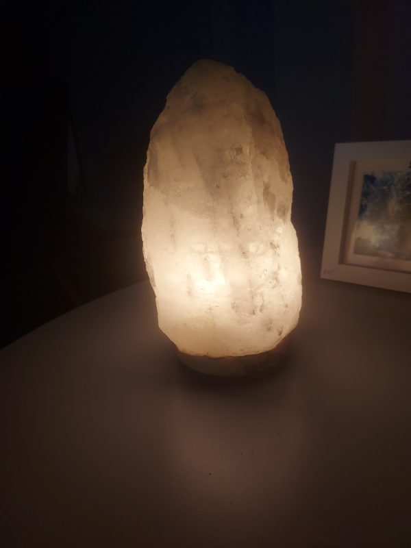 Natural white salt lamp.